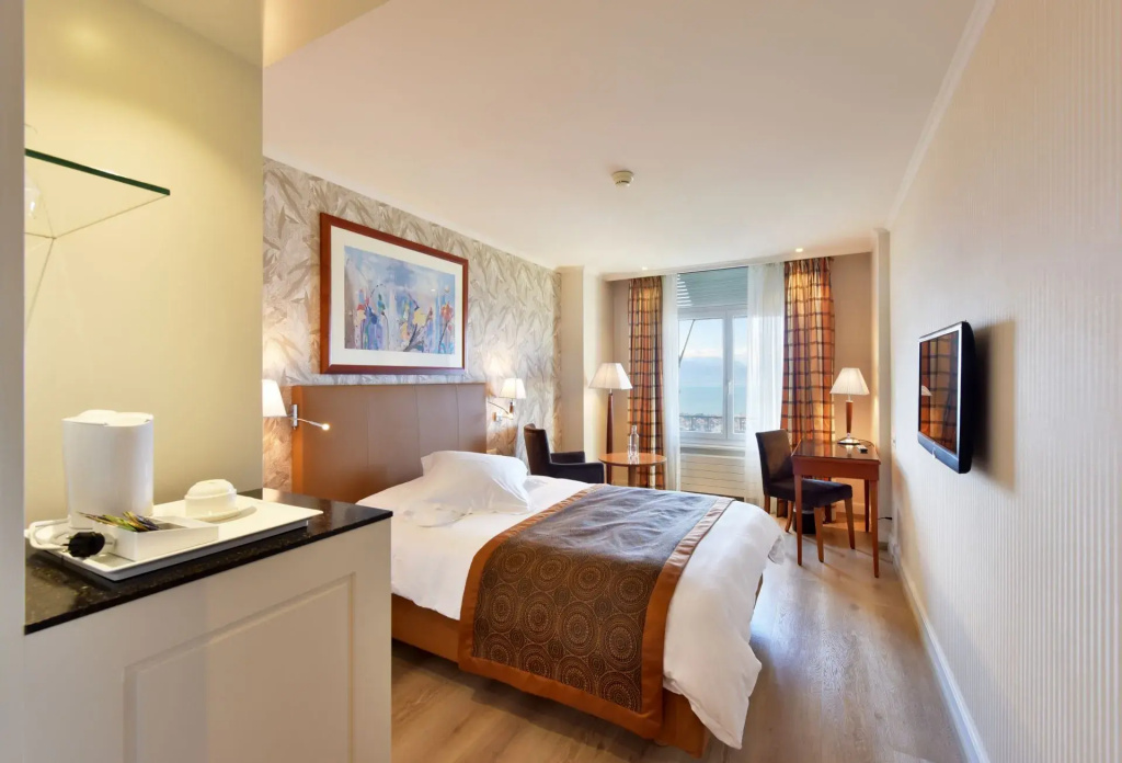 Single room with lake view