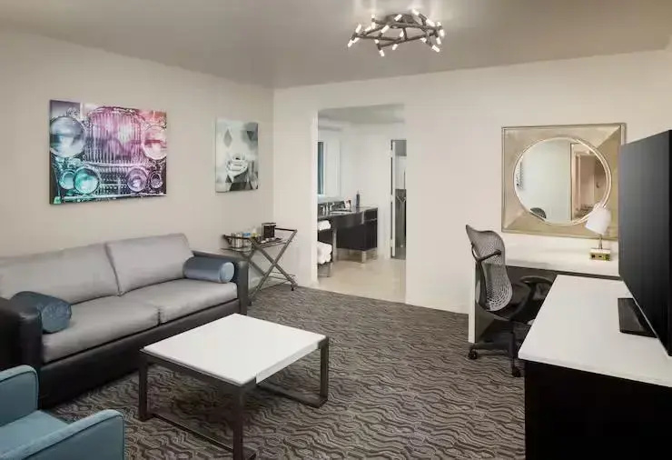 DoubleTree Suites by Hilton Hotel Detroit Downtown - Fort Shelby - Chambres