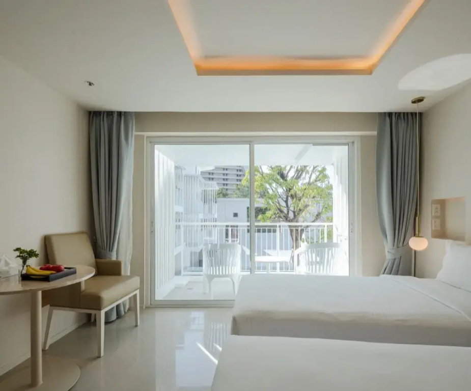 Deluxe Double room with pool view (full double bed)