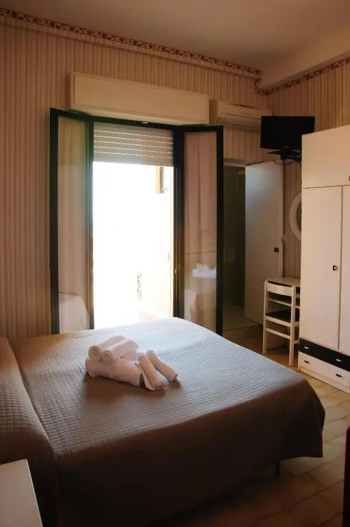 Standard Double room with sea view (full double bed)