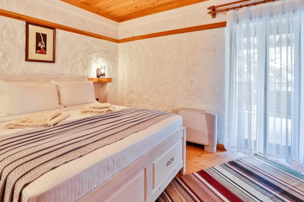 Melissa Double room with balcony (full double bed)