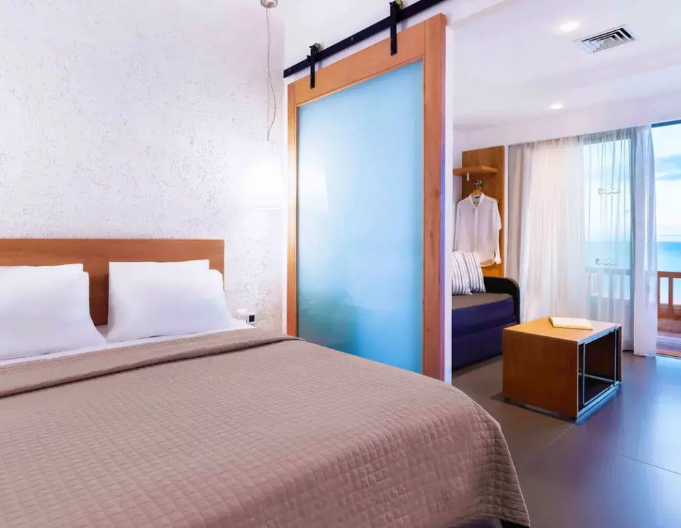 Double Suite (full double bed)