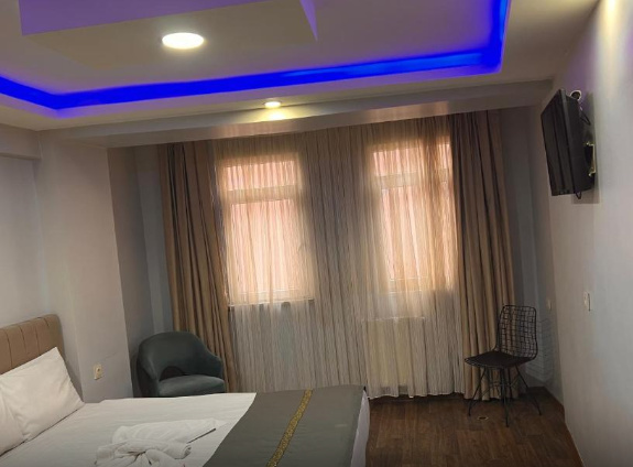 Large Double room (twin beds)