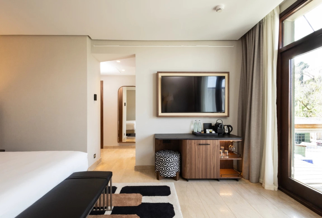 Executive Double room with balcony (full double bed)