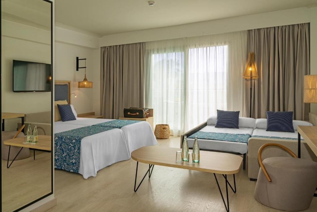 Superior Double room with sea view (twin beds)