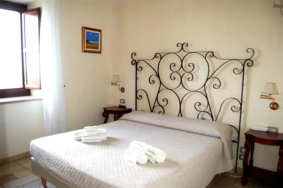 Classic Double room (full double bed)