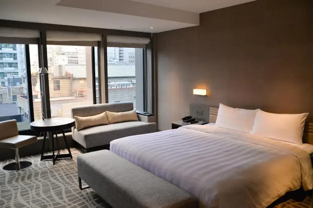 Midtown Double Suite full double bed