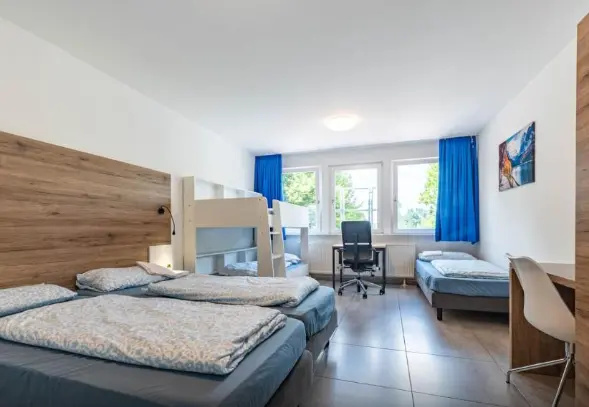 Quintuple Family room