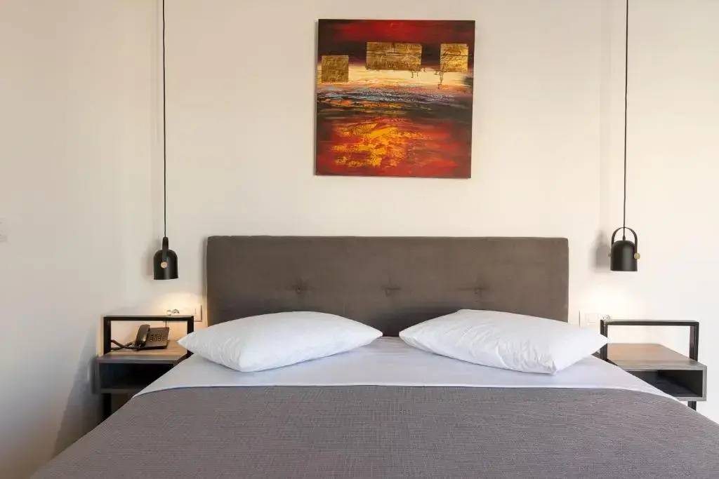Double room (full double bed)