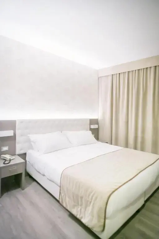 Double room (full double bed)