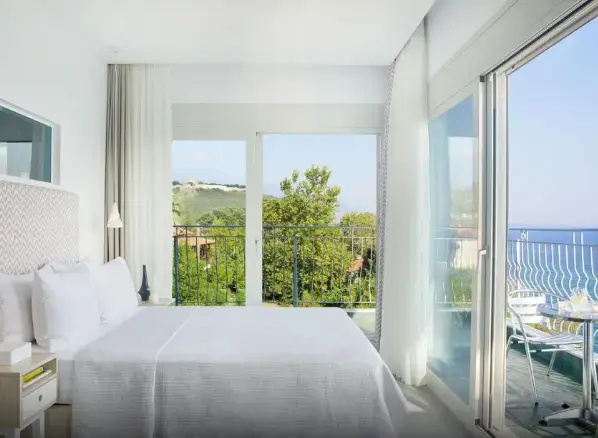 Superior Double room with sea view full double bed