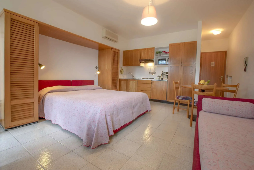 Double Studio Flat (full double bed)