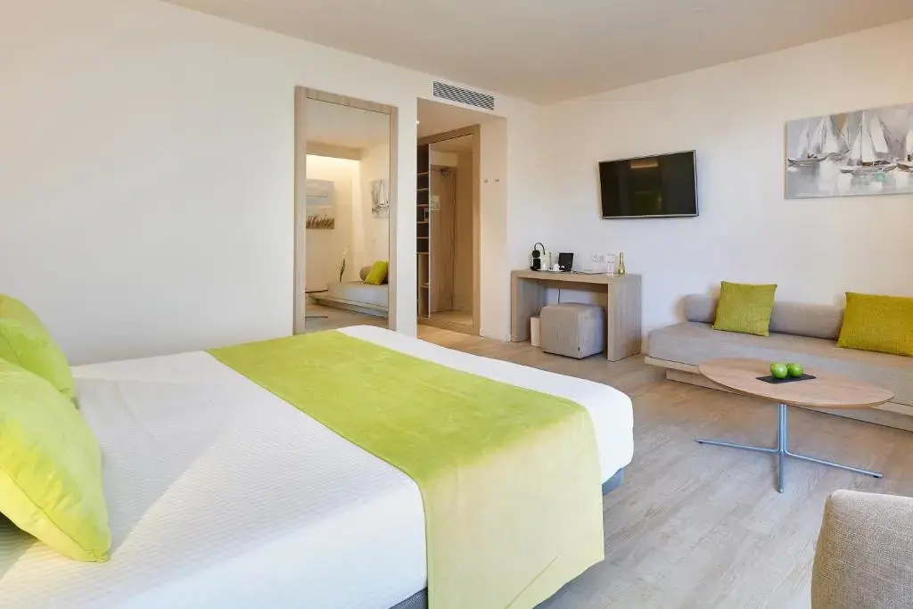 Double Junior Suite full double bed
