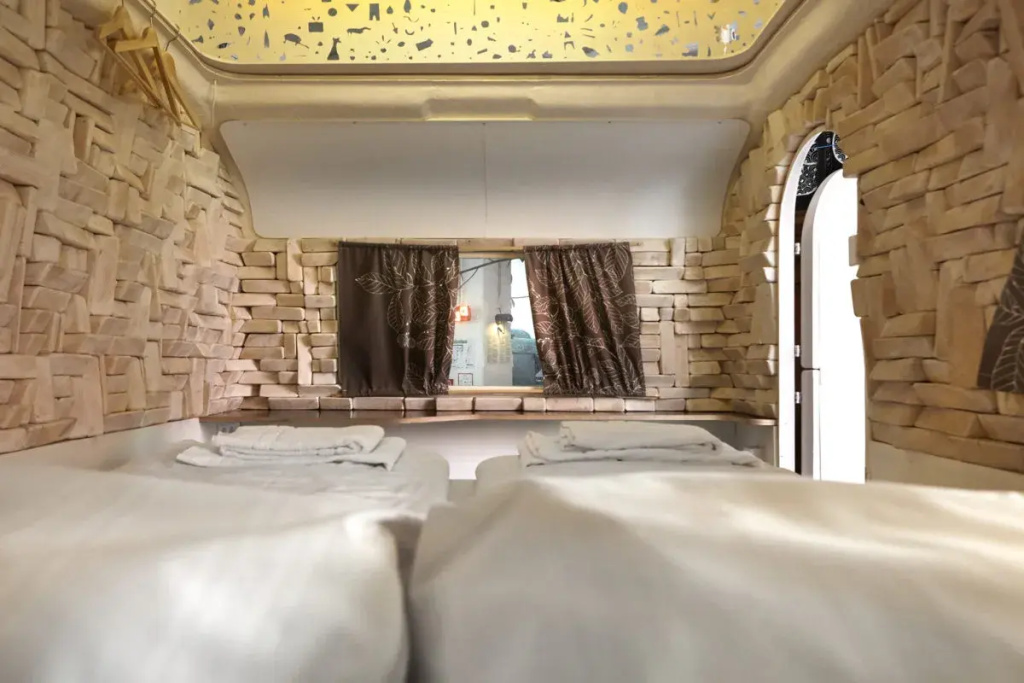 Kleine Schwester (Hall No. 1) Double Caravan (full double bed)