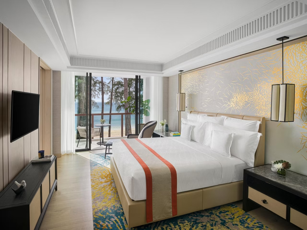 Double Beachside Suite Club Lounge Access with ocean view (full double bed)
