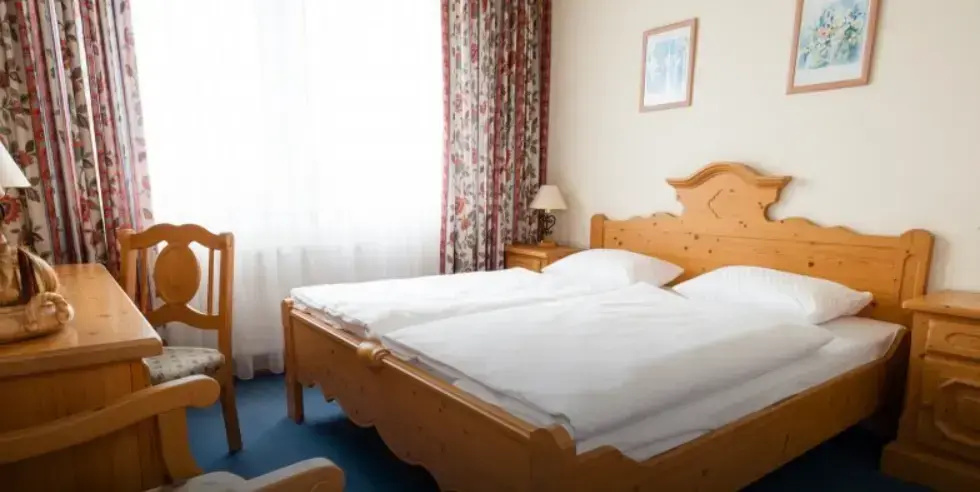 Business Double Suite (full double bed)