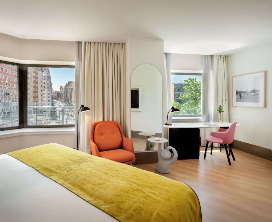 Premium Double room with city view (full double bed)