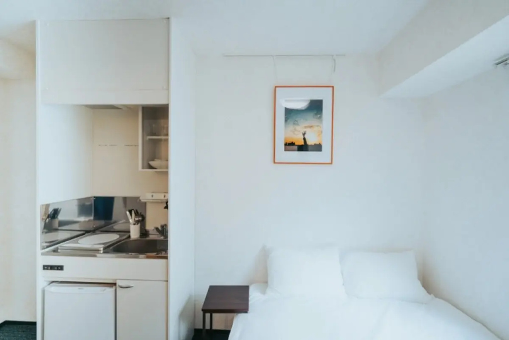 (Kitchenette Included) Semi-Double room