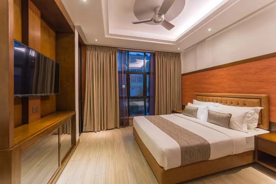 Executive Double Suite with balcony (full double bed)