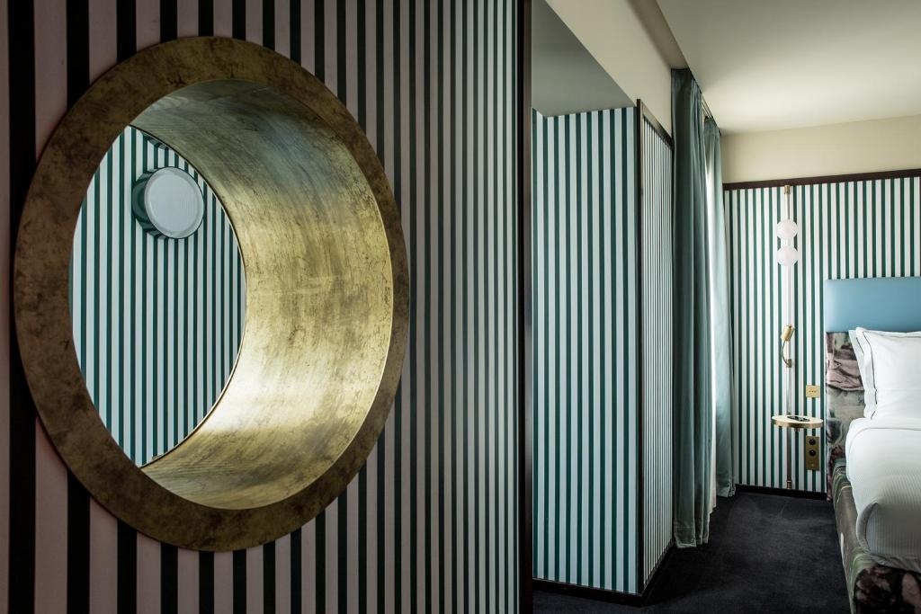 Hôtel du Rond-Point des Champs-Élysées 51