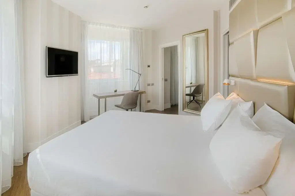 Double Junior Suite with view (full double bed)