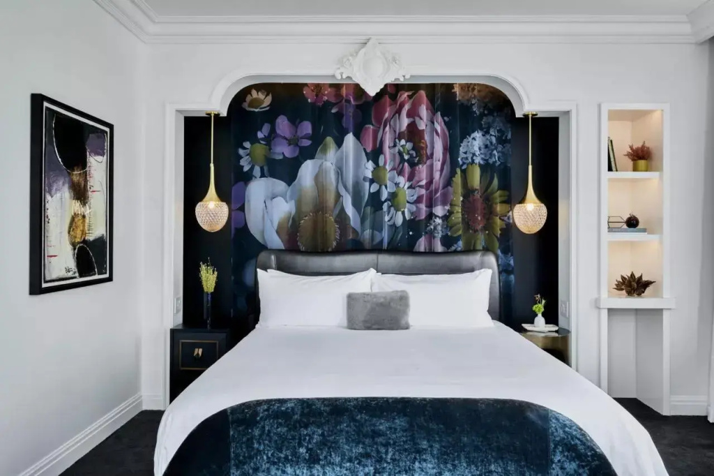 Birmingham Corner Suite