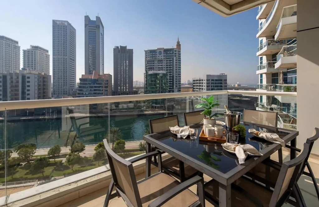 Frank Porter - Dorra Bay Apartment