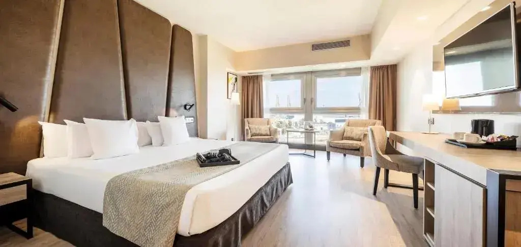 Double room with harbour view (full double bed)