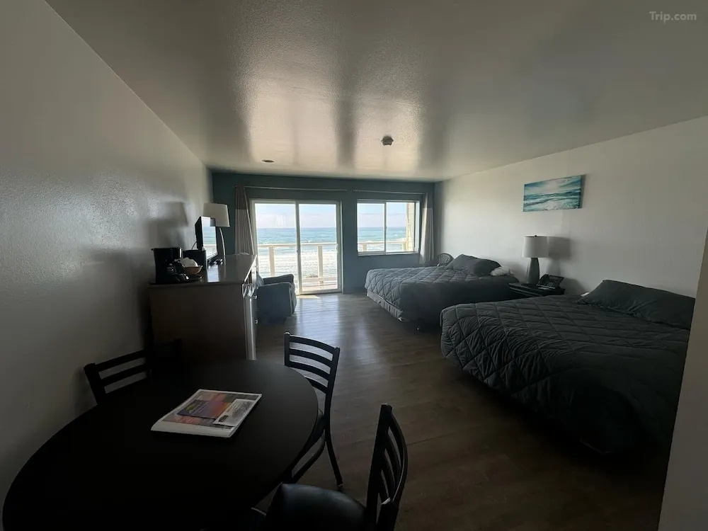 Standard Accessible Quadruple room oceanfront