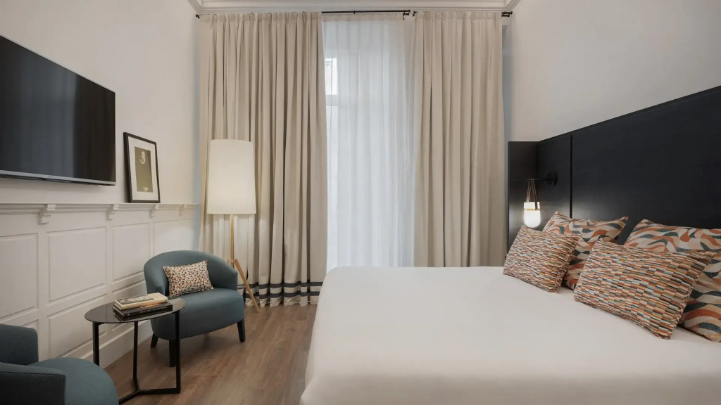 Double room (full double bed)