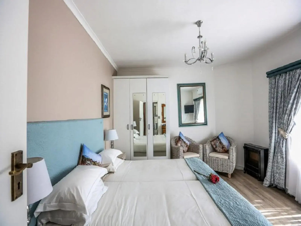 Double room with courtyard view (twin beds)