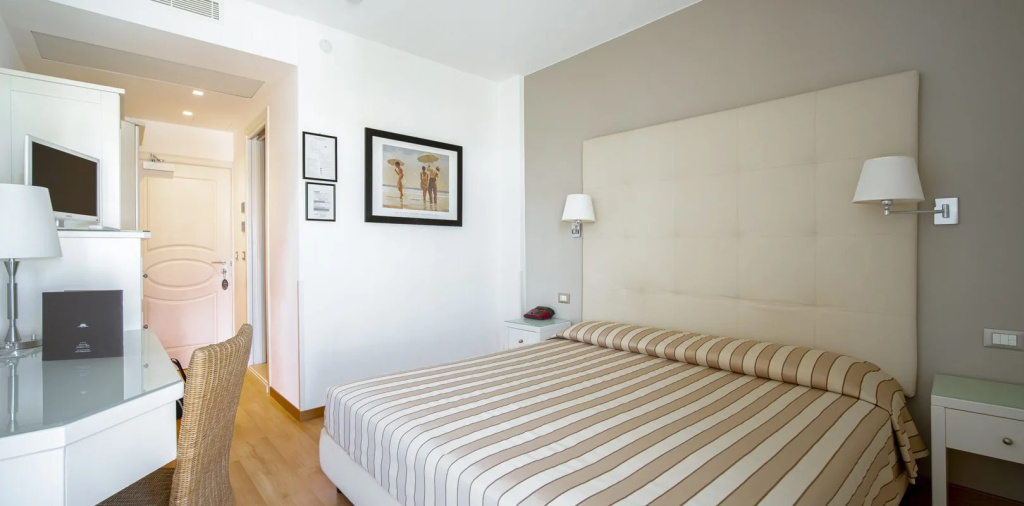 Classic Double room (full double bed)