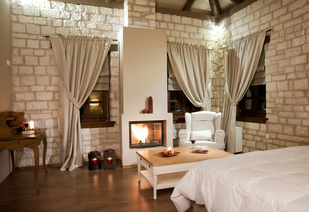 Deluxe with Fireplace Double room with forest view (full double bed)
