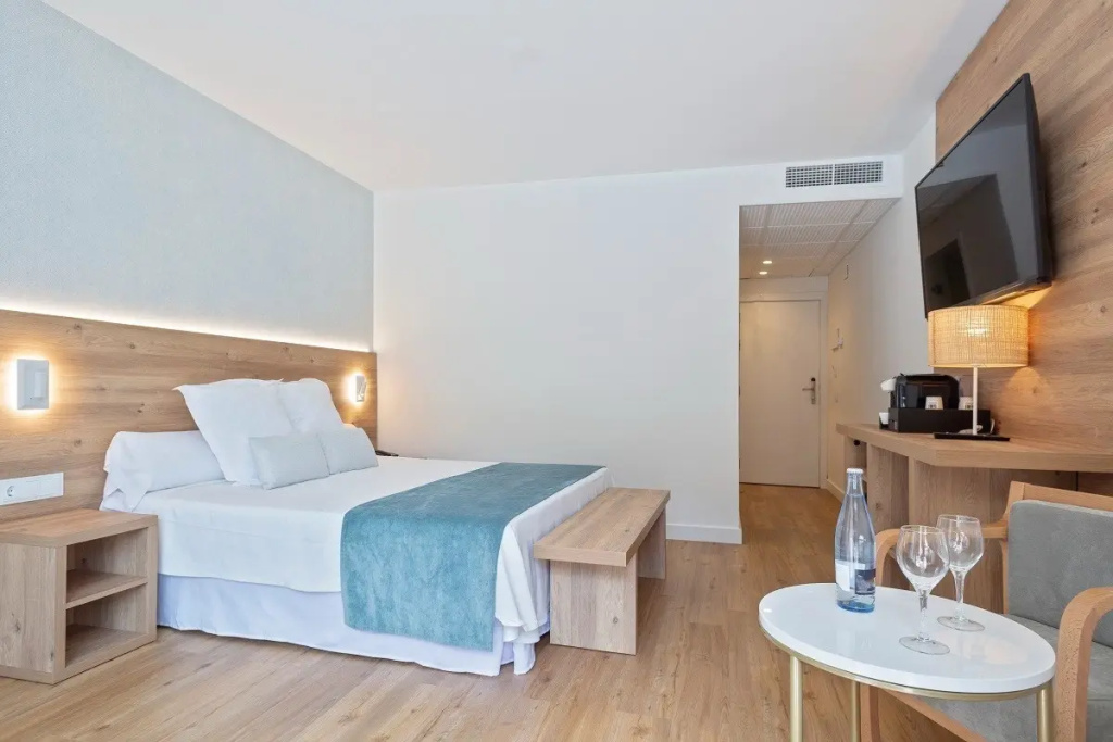 Superior Double room (full double bed)