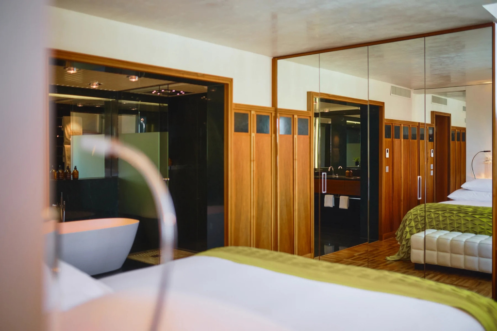 Design Double Suite (full double bed)