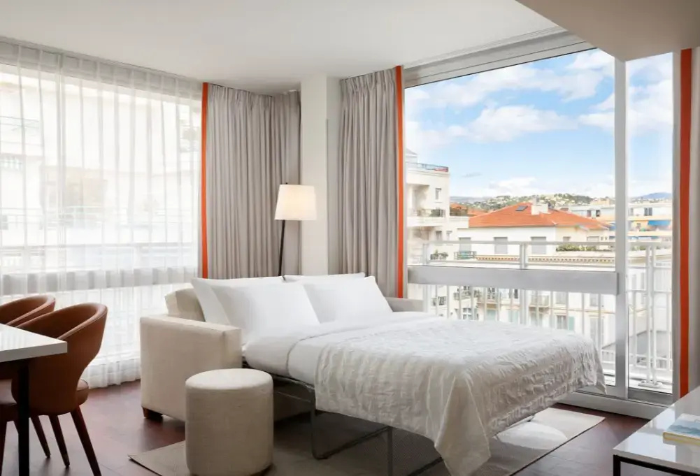 2 Bedrooms Family Suite with balcony and with city view