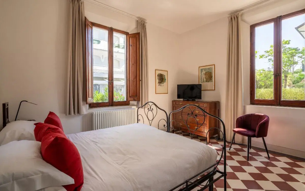 V - Trilo Apartment
