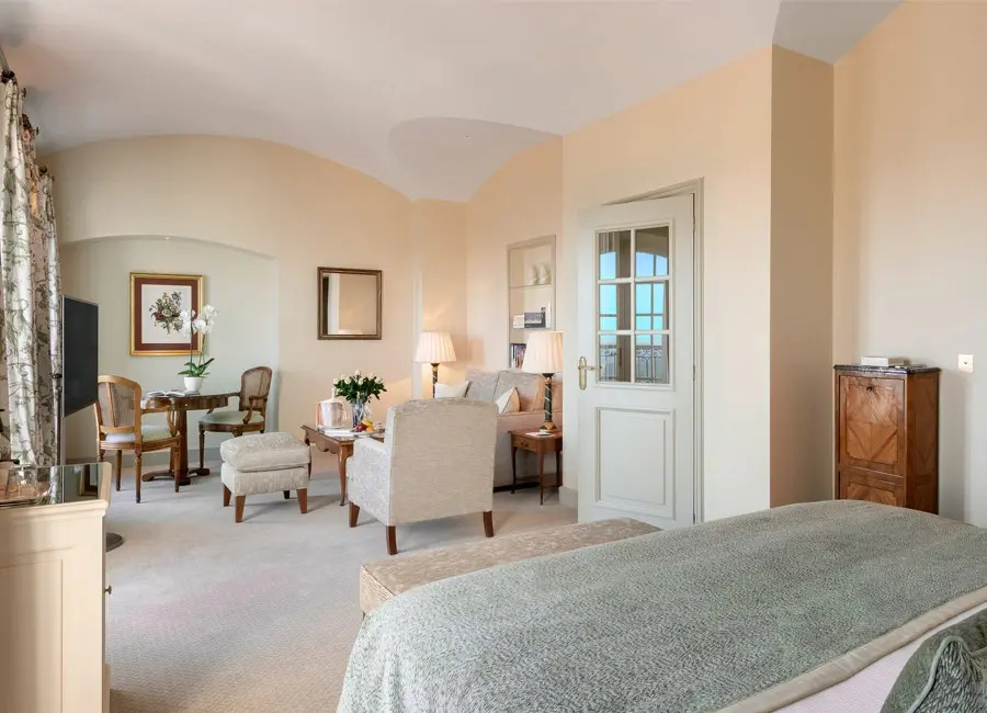 Deluxe Double Junior Suite (full double bed)