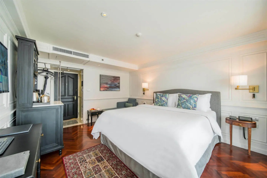 Akara Double Deluxe room (full double bed)