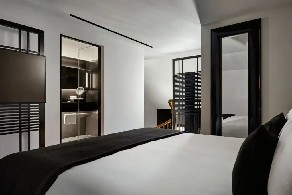 Duxton Duplex Club Lounge Access Double Suite (full double bed)