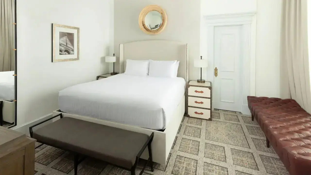 Lone Star Double Suite with balcony (full double bed)