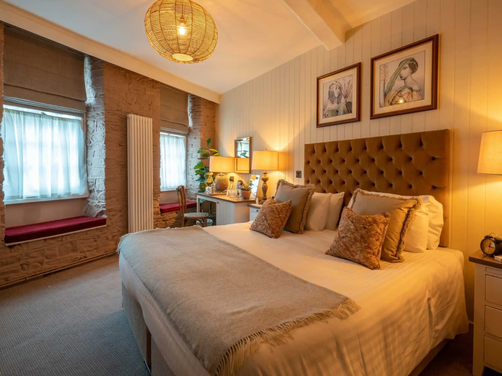 Wells Double room (full double bed)