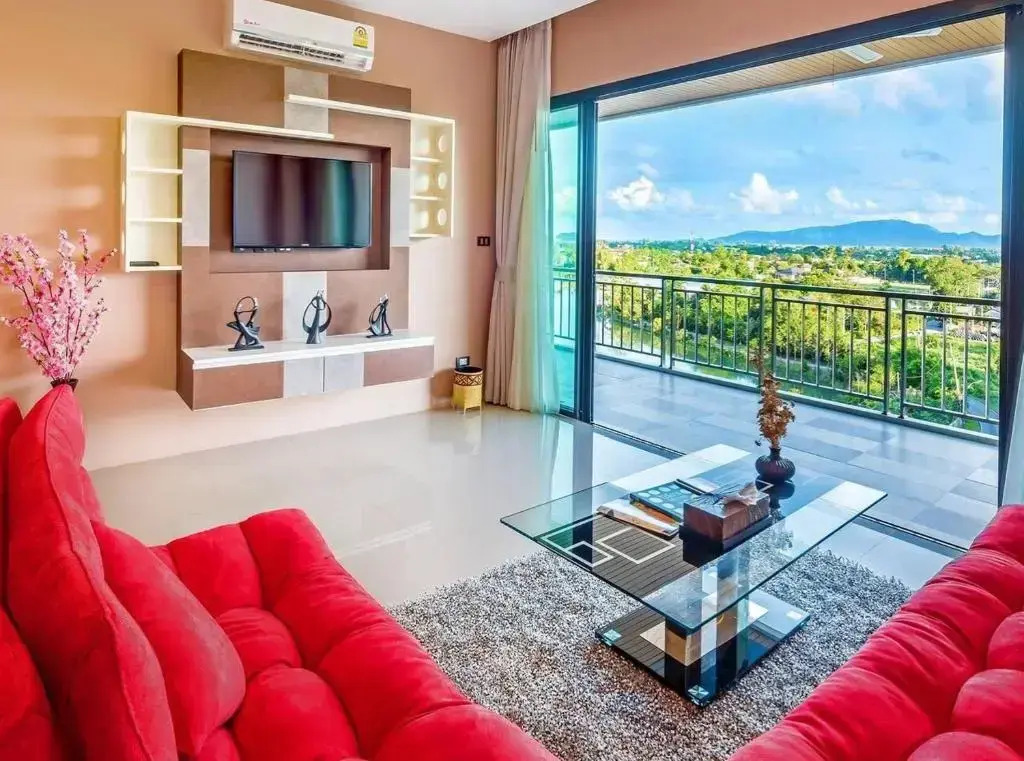 Трёхместный люкс в Chalong Miracle Lakeview Resort & Spa