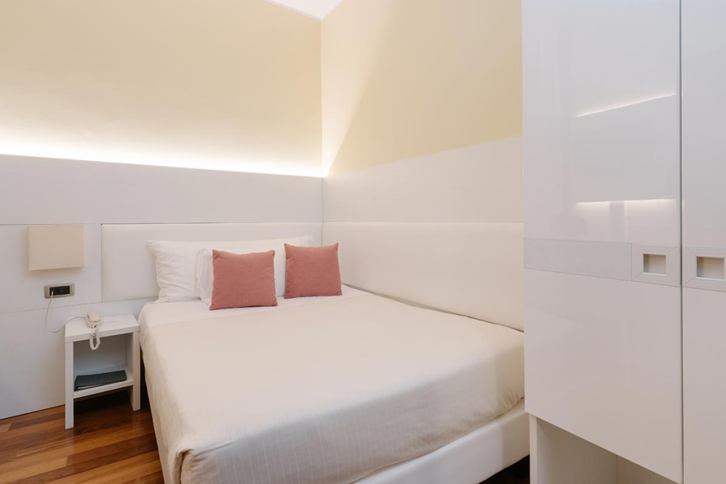 Extra Small Single room (full double bed and single bed) (small, extra bed not included)