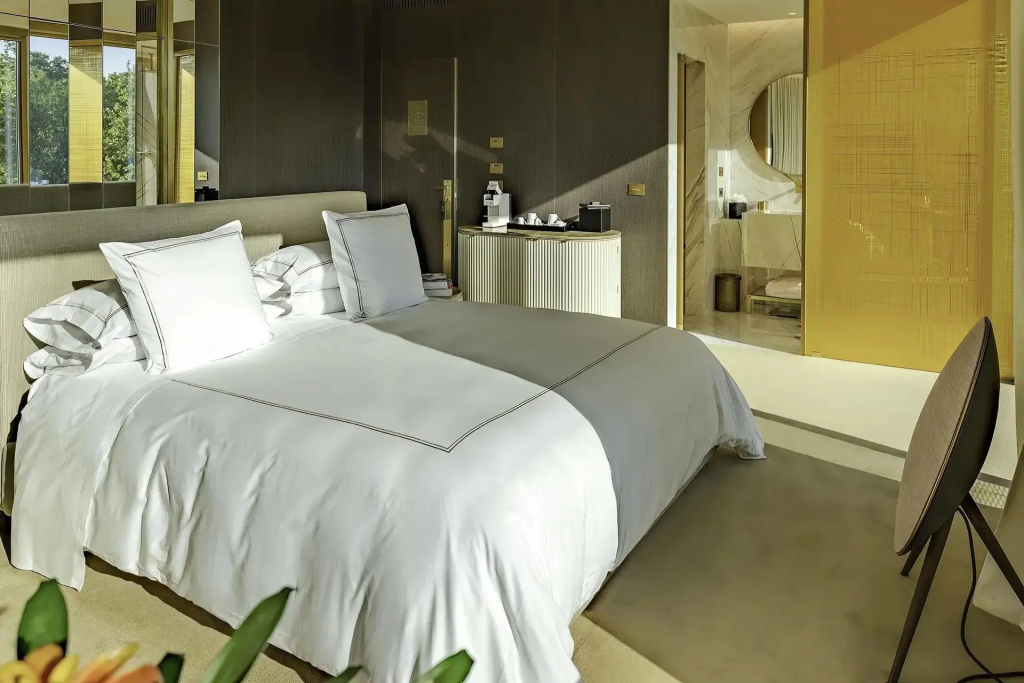 Double View Studio  (full double bed)