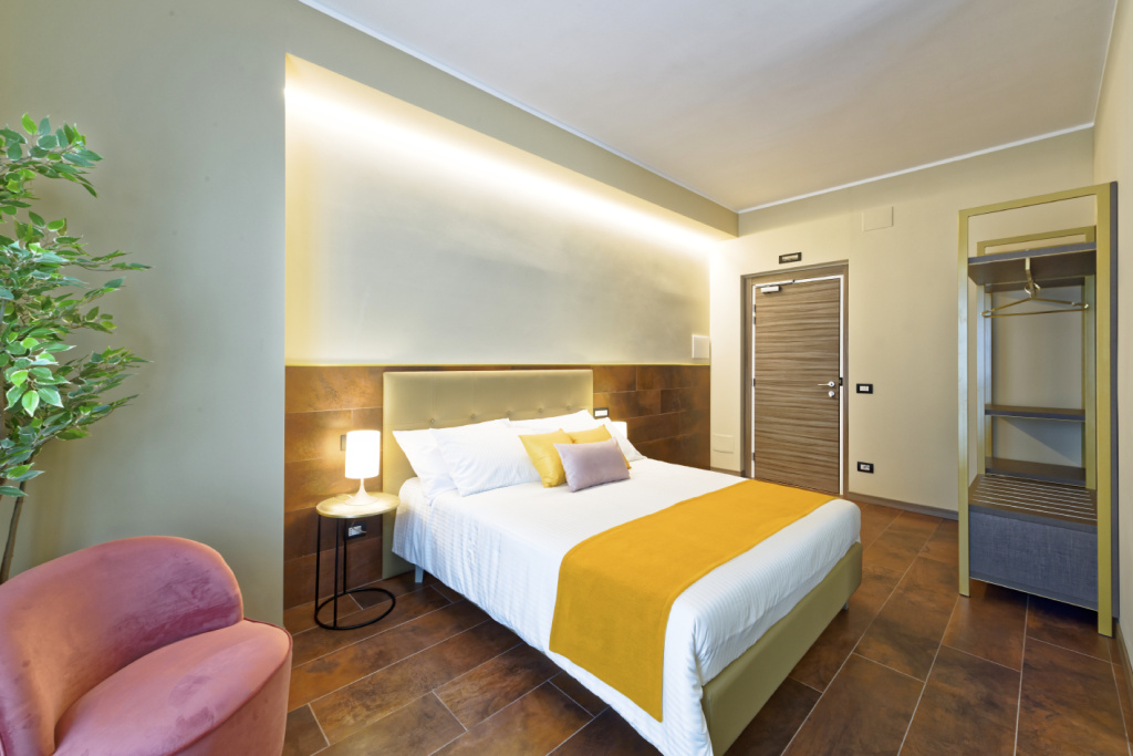 Red No. 4 Double room (full double bed)