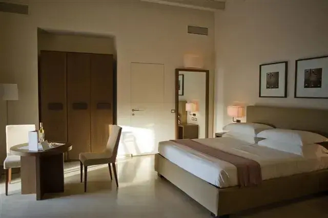 Superior Double Junior Suite with sea view full double bed