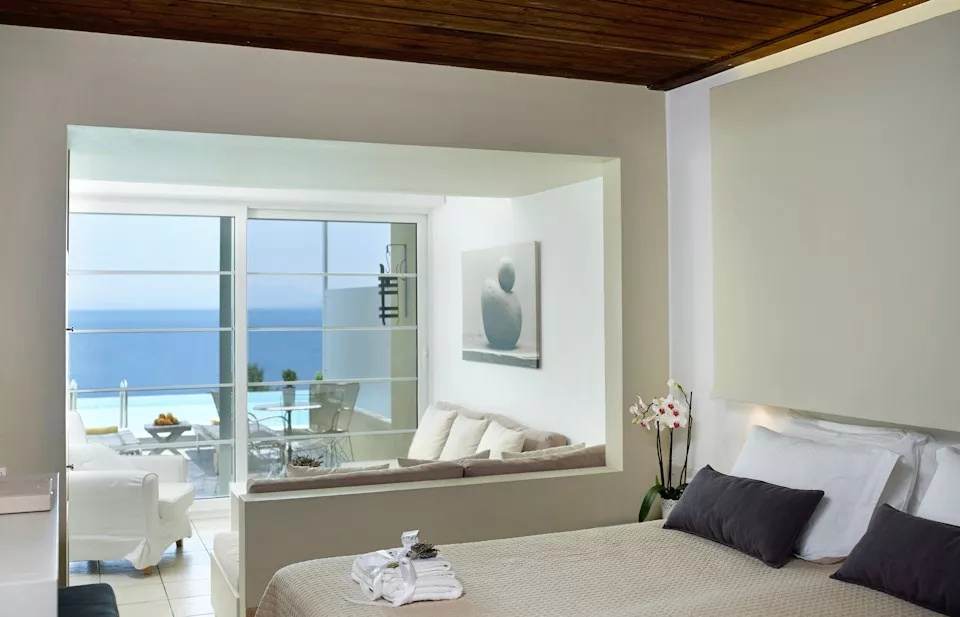 Shared Pool Junior Suite