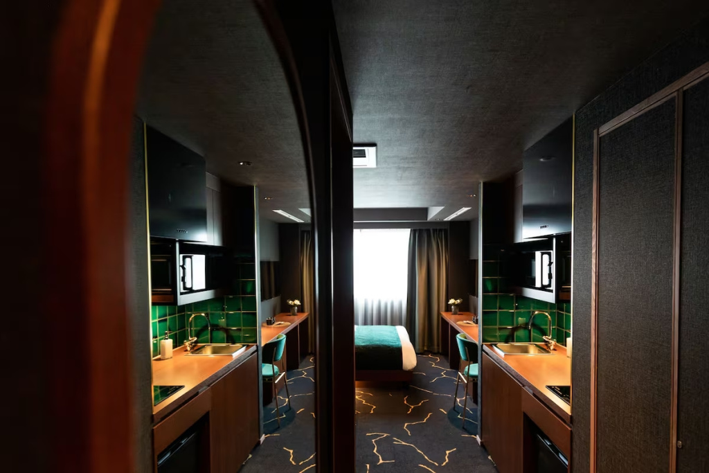 Deluxe Double Suite (full double bed)