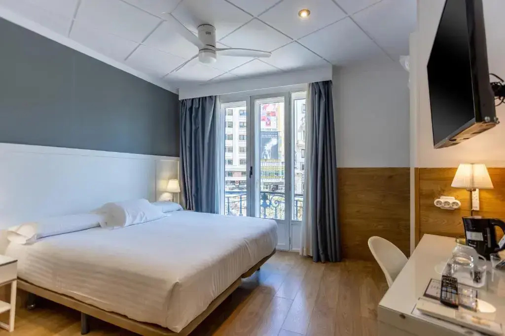 Superior Double room with side street view (twin beds)
